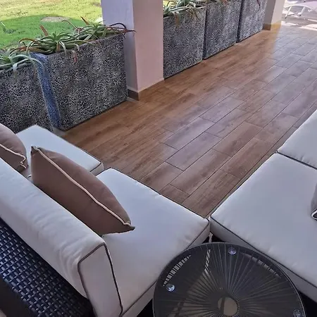 Pieds Dans L'eau - La Crique Aux Tortues * Zonza