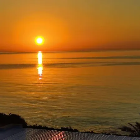 Pieds Dans L'eau - La Crique Aux Tortues