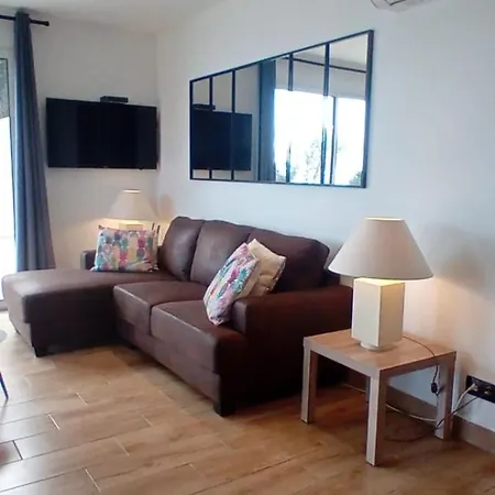 Pieds Dans L'eau - La Crique Aux Tortues *