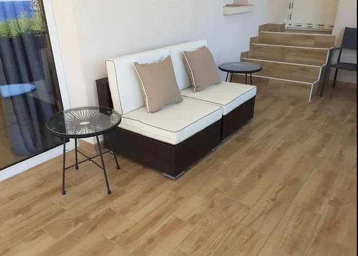 Pieds Dans L'eau - La Crique Aux Tortues *