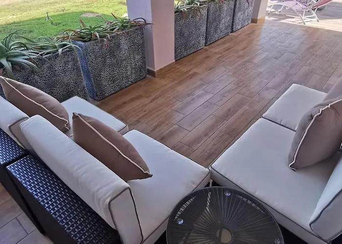 Pieds Dans L'eau - La Crique Aux Tortues * Zonza