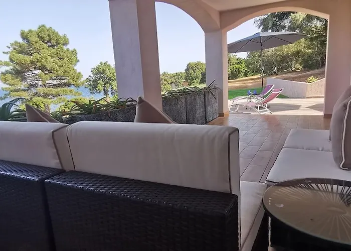 Pieds Dans L'eau - La Crique Aux Tortues * Zonza