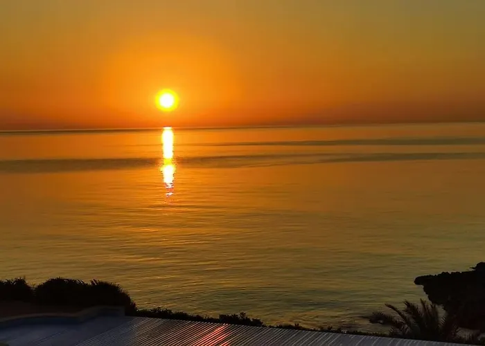 Pieds Dans L'eau - La Crique Aux Tortues